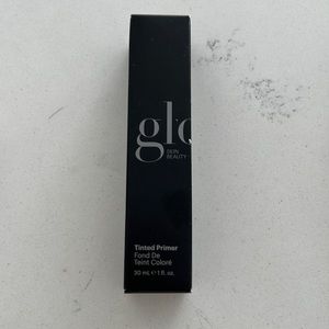 Glo Skin Beauty Tinted Primer in Light